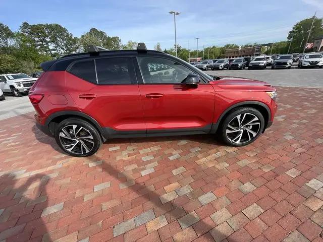 2022 Volvo XC40 T5 R-Design