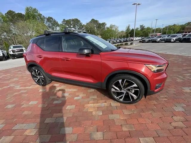 2022 Volvo XC40 T5 R-Design