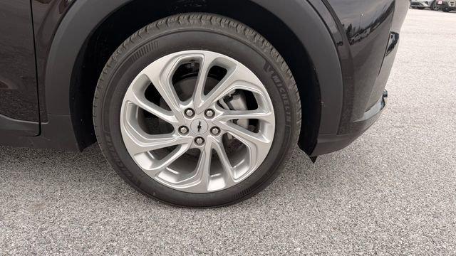 2027 Chevrolet Bolt LT FWD