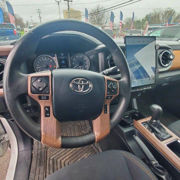 2018 Toyota Tacoma SR5 V6