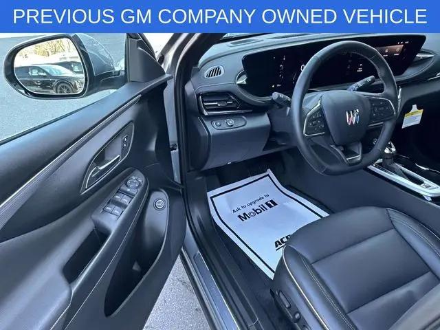 2025 Buick NV Avenir FWD