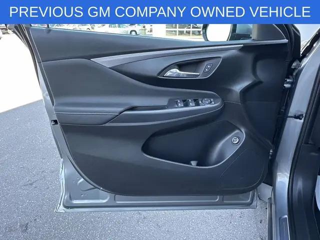 2025 Buick NV Avenir FWD