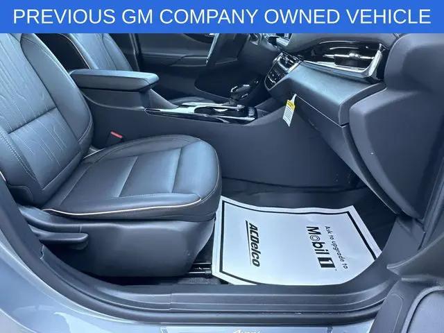 2025 Buick NV Avenir FWD