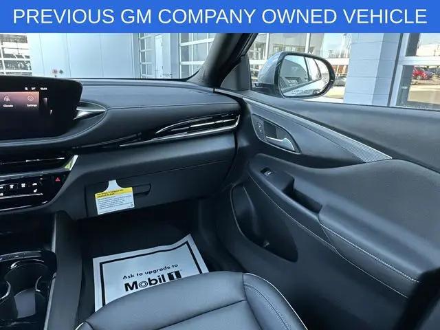 2025 Buick NV Avenir FWD