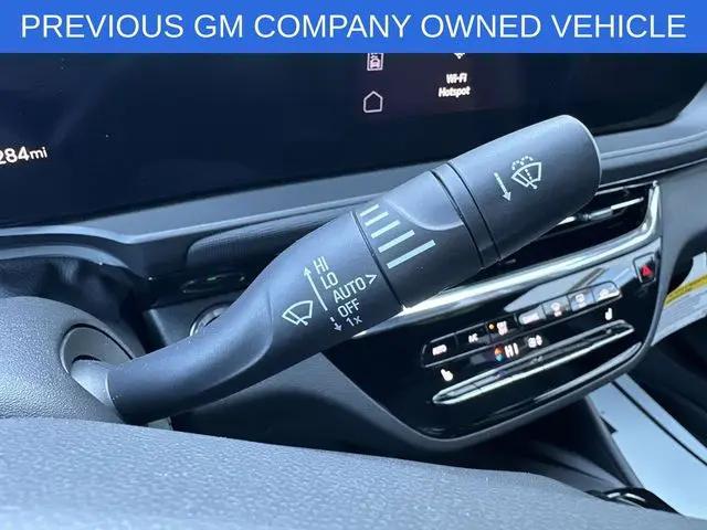 2025 Buick NV Avenir FWD