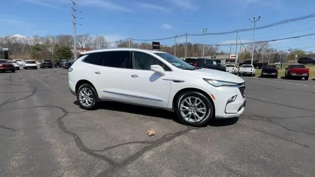 2023 Buick Enclave Essence AWD
