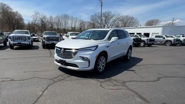 2023 Buick Enclave Essence AWD