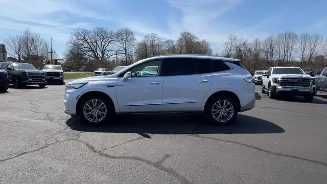 2023 Buick Enclave Essence AWD
