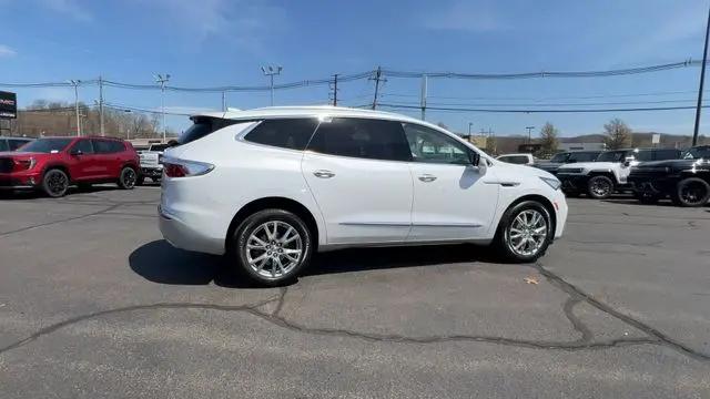 2023 Buick Enclave Essence AWD