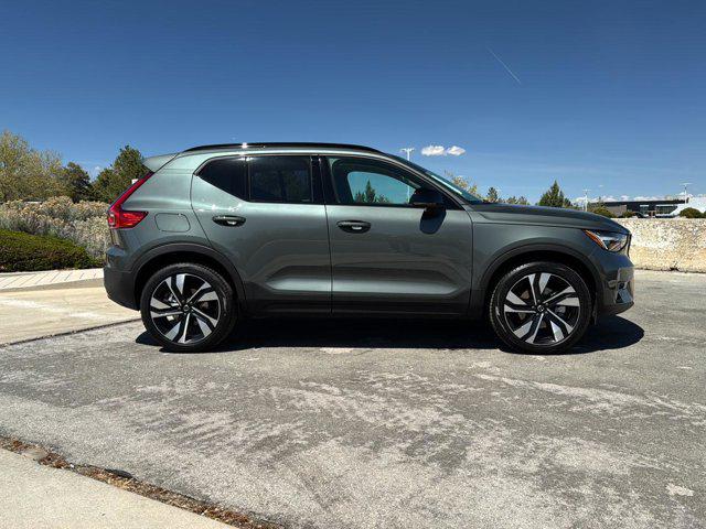 2026 Volvo XC40 Ultra, B5 AWD Gas (mild hybrid), Dark