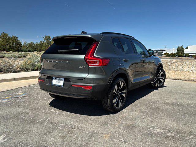 2026 Volvo XC40 Ultra, B5 AWD Gas (mild hybrid), Dark
