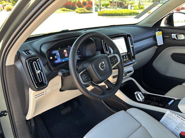 2026 Volvo XC40 Ultra, B5 AWD Gas (mild hybrid), Dark