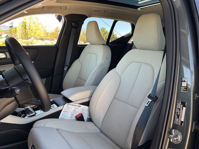 2026 Volvo XC40 Ultra, B5 AWD Gas (mild hybrid), Dark
