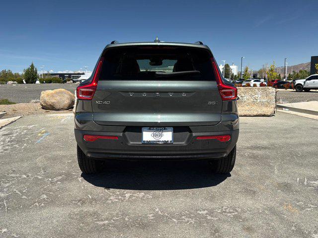 2026 Volvo XC40 Ultra, B5 AWD Gas (mild hybrid), Dark