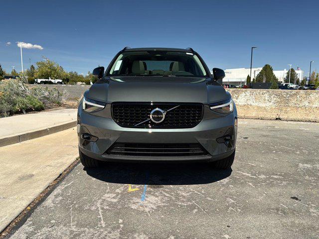 2026 Volvo XC40 Ultra, B5 AWD Gas (mild hybrid), Dark