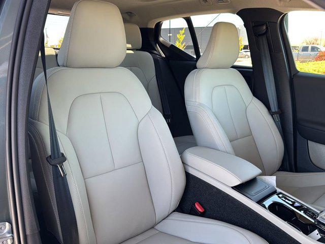 2026 Volvo XC40 Ultra, B5 AWD Gas (mild hybrid), Dark