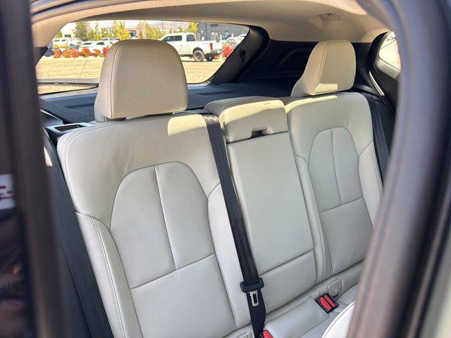 2026 Volvo XC40 Ultra, B5 AWD Gas (mild hybrid), Dark
