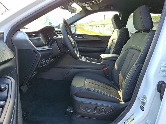 2026 Jeep Grand Cherokee L Laredo 4x4
