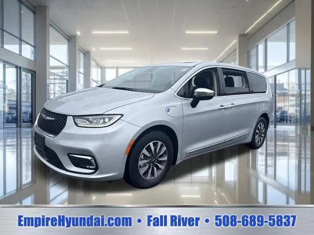 2023 Chrysler Pacifica Hybrid Limited for sale in Fall River, MA