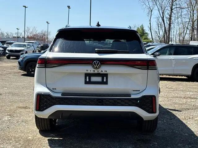 2026 Volkswagen Tiguan SE R-Line Black