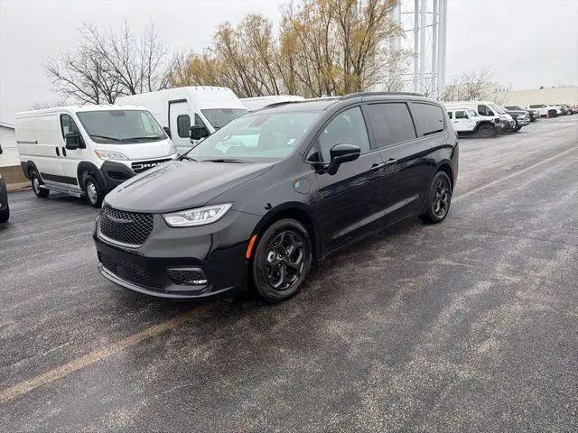 2024 Chrysler Pacifica Hybrid Premium S Appearance Pkg for sale in Davenport, IA