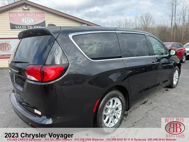 2023 Chrysler Voyager LX