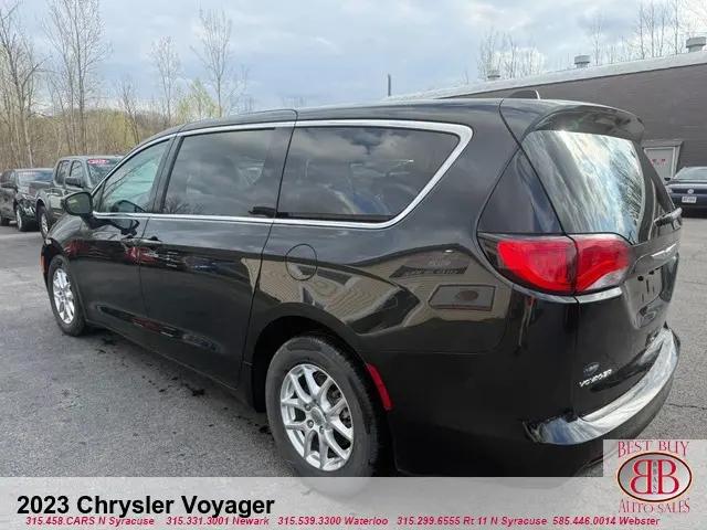 2023 Chrysler Voyager LX