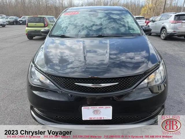 2023 Chrysler Voyager LX