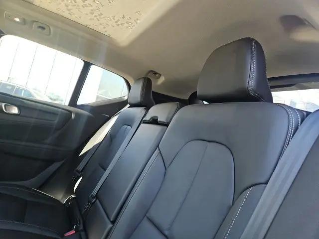 2026 Volvo XC40 Core, B5 AWD Gas (mild hybrid), Dark