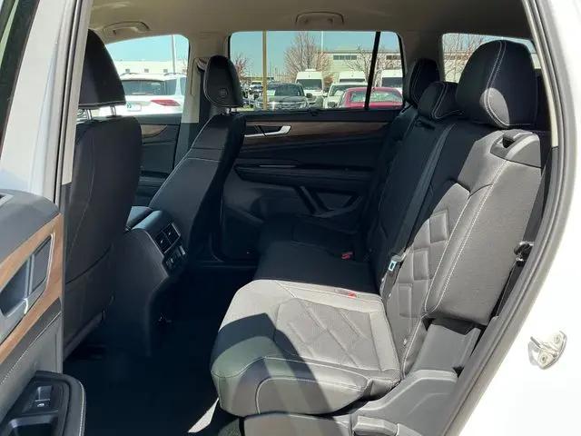 2026 Volkswagen Atlas SE with Technology