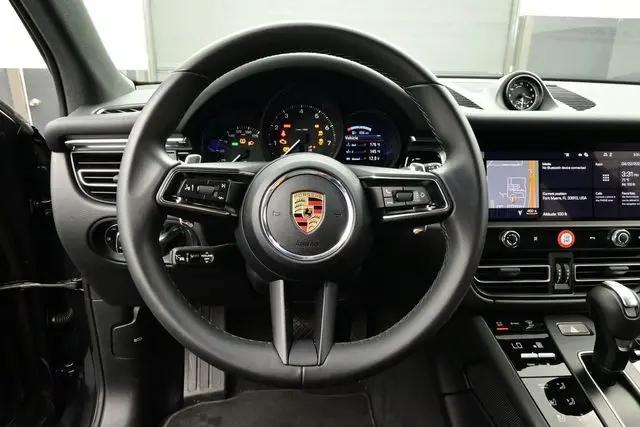 2025 Porsche Macan Macan