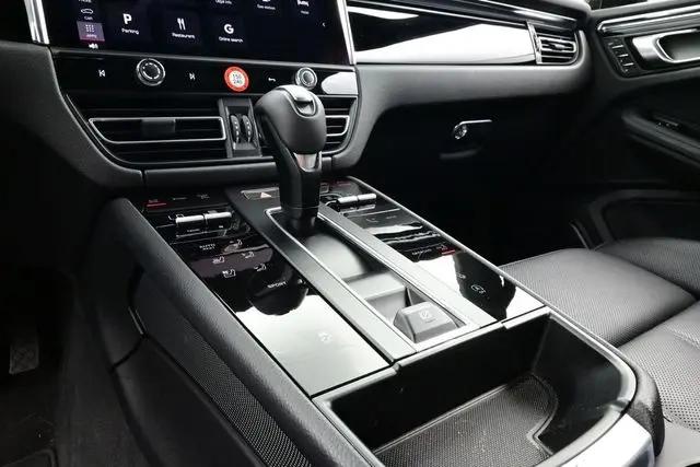 2025 Porsche Macan Macan