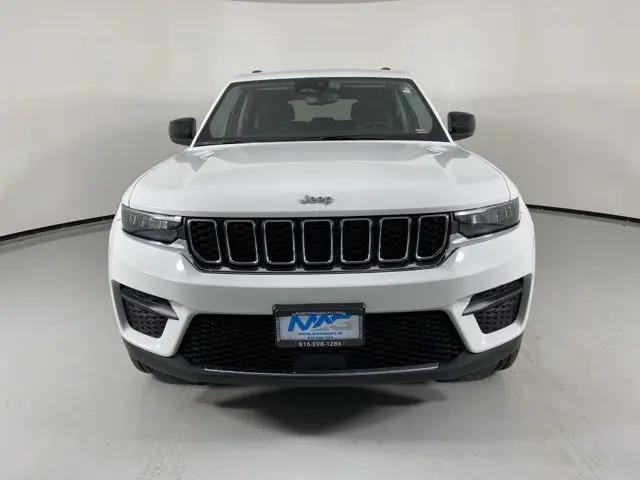 2024 Jeep Grand Cherokee Laredo 4x2