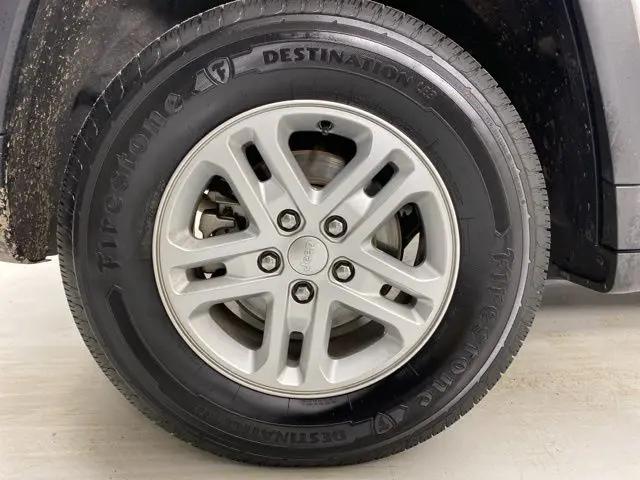 2024 Jeep Grand Cherokee Laredo 4x2