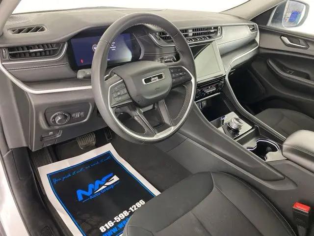 2024 Jeep Grand Cherokee Laredo 4x2