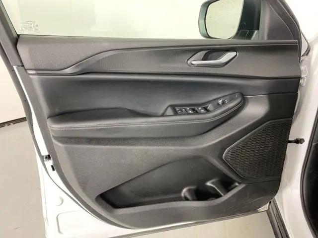 2024 Jeep Grand Cherokee Laredo 4x2