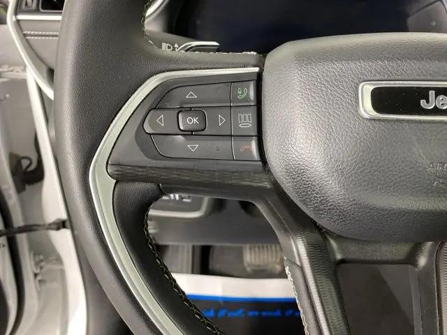 2024 Jeep Grand Cherokee Laredo 4x2