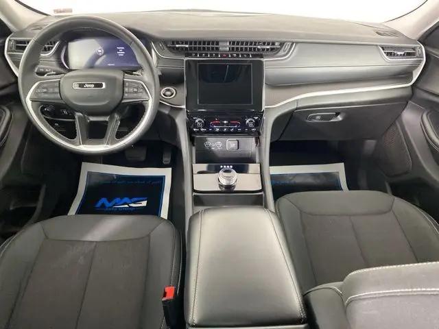 2024 Jeep Grand Cherokee Laredo 4x2