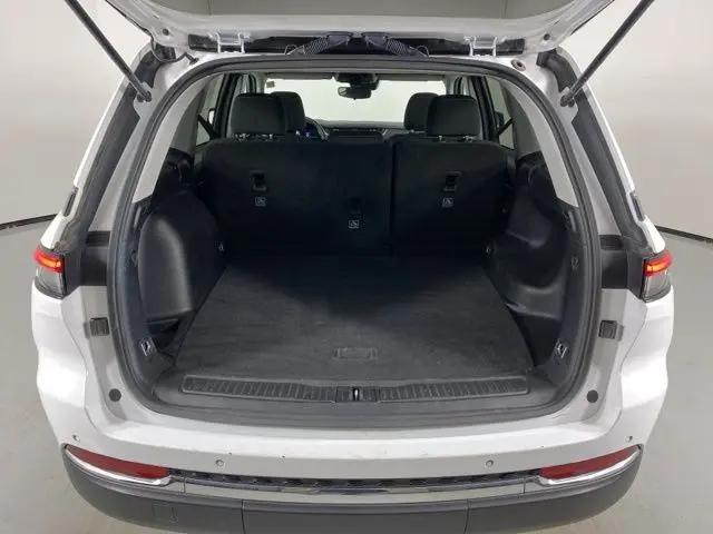 2024 Jeep Grand Cherokee Laredo 4x2
