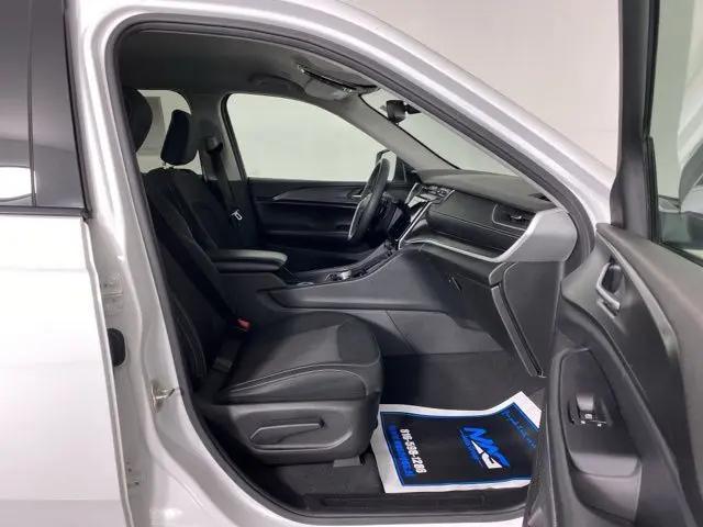 2024 Jeep Grand Cherokee Laredo 4x2