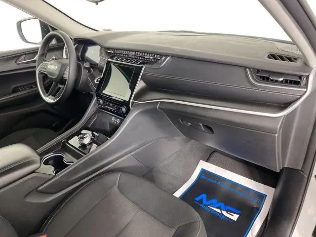 2024 Jeep Grand Cherokee Laredo 4x2