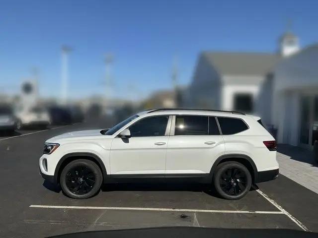 2026 Volkswagen Atlas SE with Technology