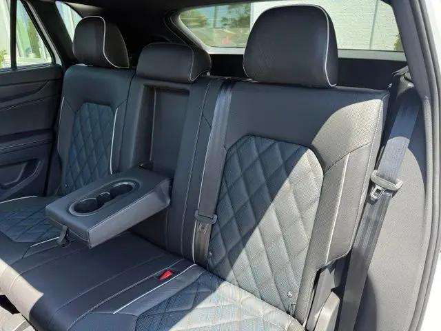 2026 Volkswagen Atlas Cross Sport SEL Premium R-Line