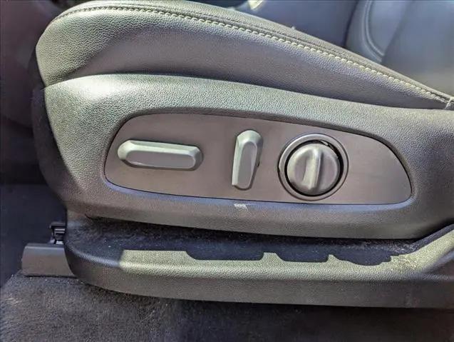 2023 Chevrolet Traverse AWD LT Leather