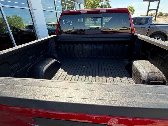 2026 GMC Sierra 1500 Crew Cab, Standard Bed, SLT, 4WD