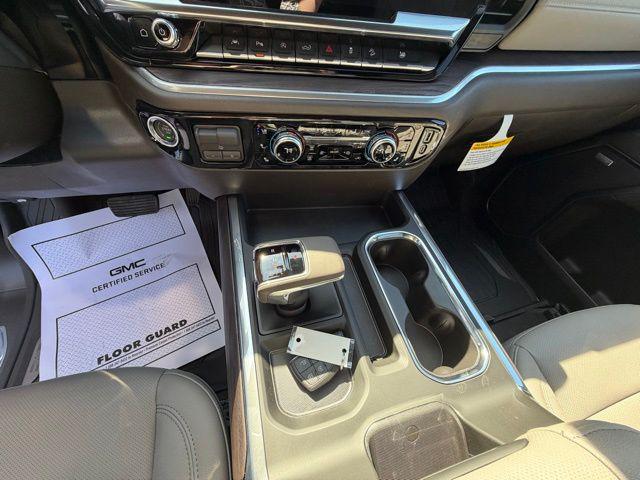 2026 GMC Sierra 1500 Crew Cab, Standard Bed, SLT, 4WD