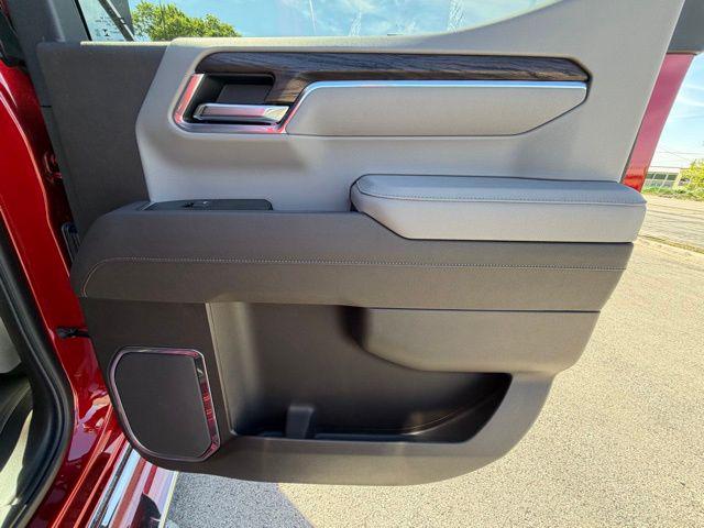 2026 GMC Sierra 1500 Crew Cab, Standard Bed, SLT, 4WD