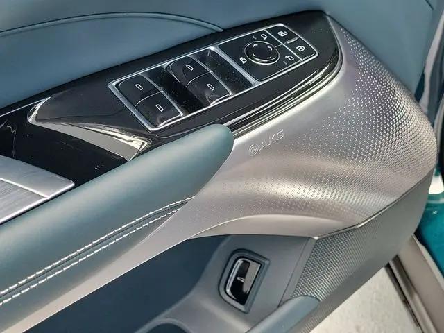 2024 Cadillac iQ Sport w/1SK