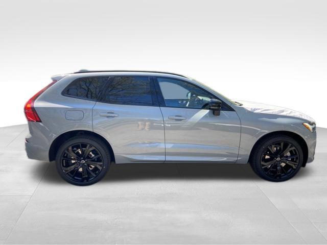 2026 Volvo XC60 Plug-In Hybrid Black Edition Ultra, T8 AWD Electric/Gasoline, Dark