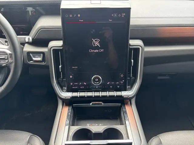 2025 GMC Yukon 4WD Denali